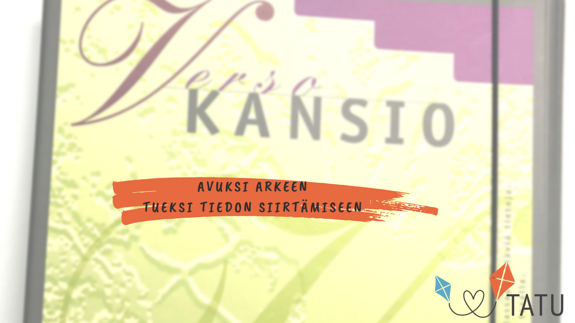 Kansio, kannessa lukee Verso-kansio